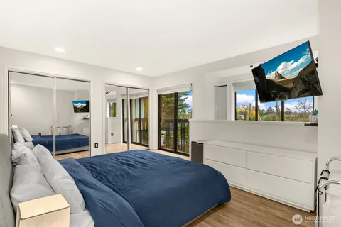 $899,998 | 12 18th Avenue, Unit A, Kirkland, WA 98033