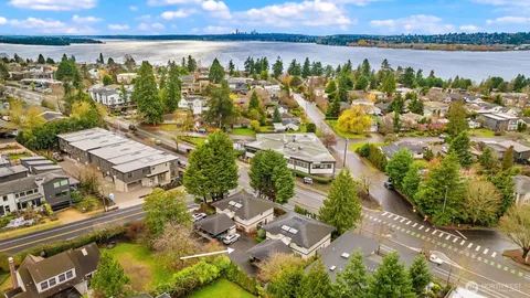 $899,998 | 12 18th Avenue, Unit A, Kirkland, WA 98033