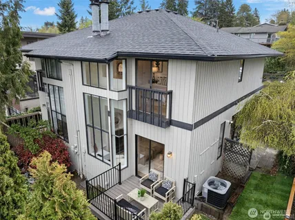 $899,998 | 12 18th Avenue, Unit A, Kirkland, WA 98033