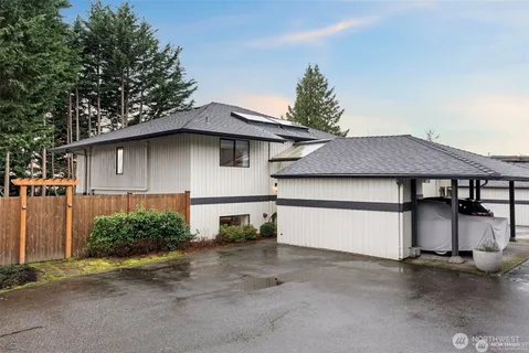 $899,998 | 12 18th Avenue, Unit A, Kirkland, WA 98033