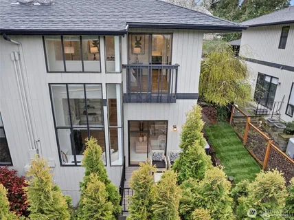 $899,998 | 12 18th Avenue, Unit A, Kirkland, WA 98033