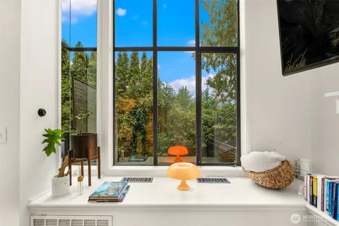 $899,998 | 12 18th Avenue, Unit A, Kirkland, WA 98033