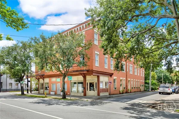 $415,000 | 125 East Broad Street, Unit 2D, Savannah, GA 31401