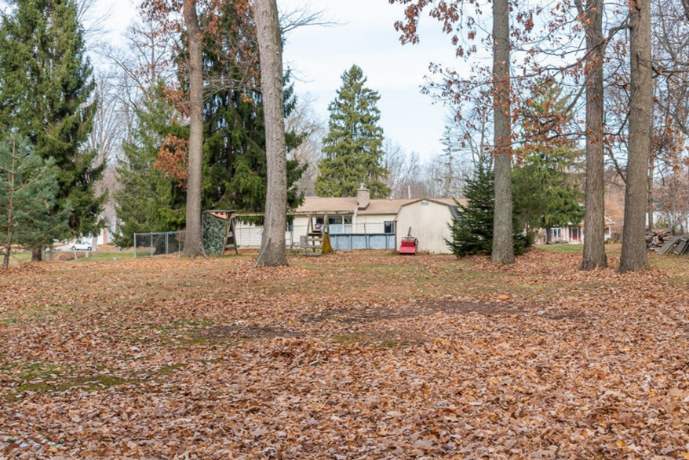 4330 Watkins Road Battle Creek, MI 49015 - Photo 16 of 56 back yard