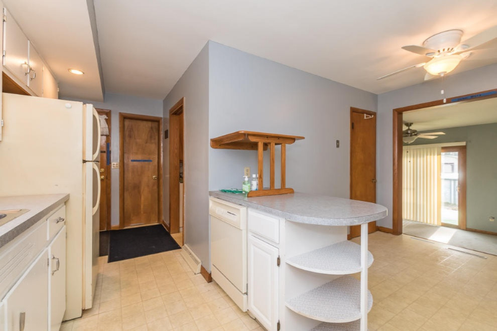 4330 Watkins Road Battle Creek, MI 49015 - Photo 21 of 56 kitchen eating area