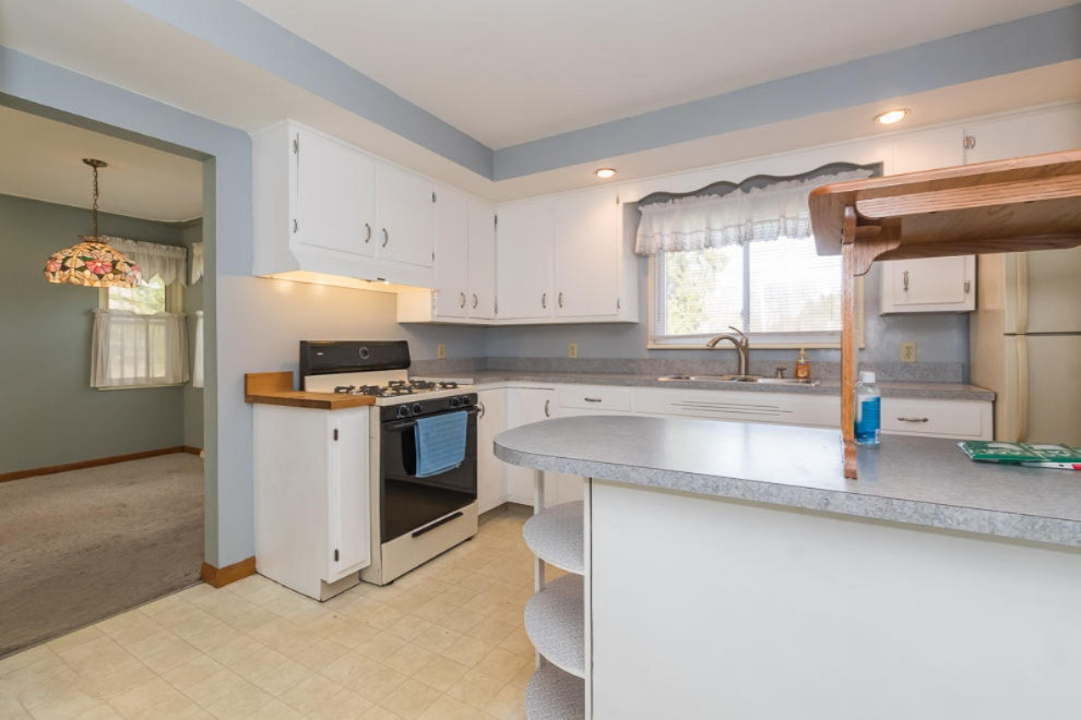 4330 Watkins Road Battle Creek, MI 49015 - Photo 22 of 56 kitchen