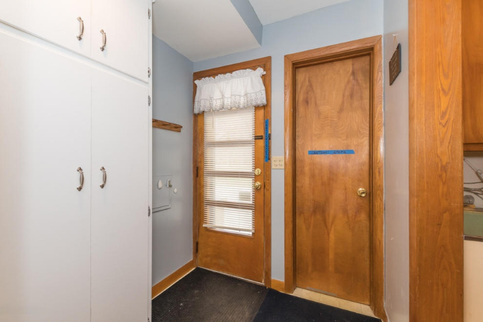 4330 Watkins Road Battle Creek, MI 49015 - Photo 24 of 56 kitchen entry