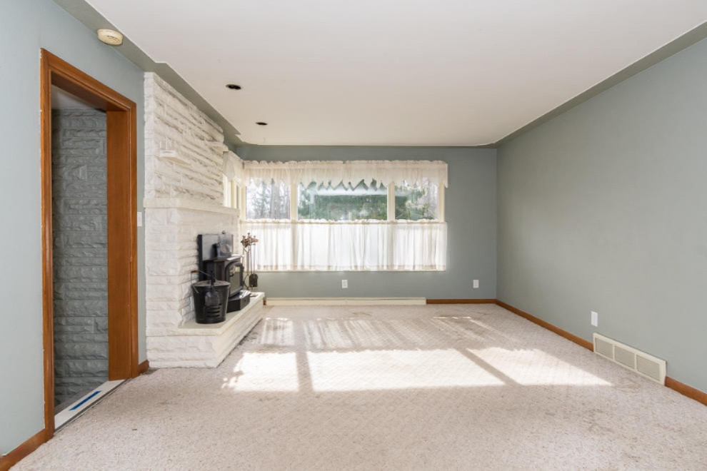 4330 Watkins Road Battle Creek, MI 49015 - Photo 33 of 56 living room