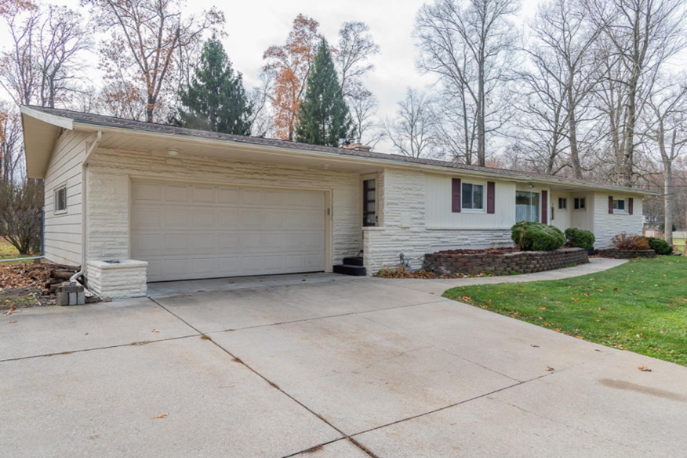 4330 Watkins Road Battle Creek, MI 49015 - Photo 5 of 56 front
