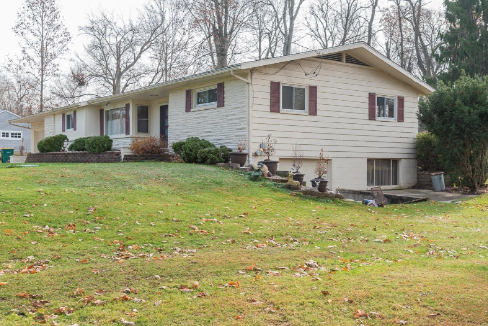 4330 Watkins Road Battle Creek, MI 49015 - Photo 7 of 56 n wcornerofhouse