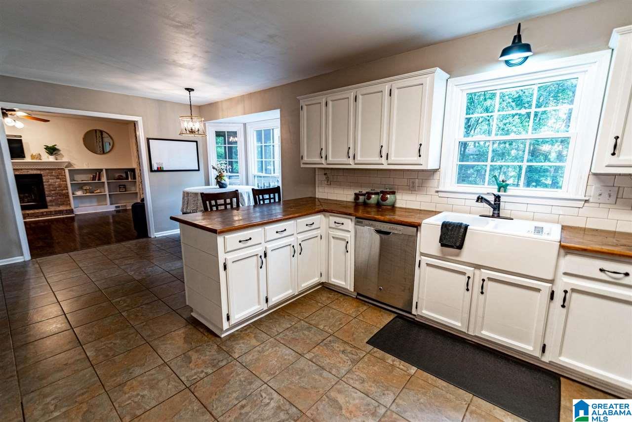 1122 Colonial Drive Alabaster, AL 35007 - Photo 2 of 40