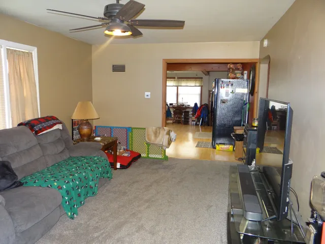 $215,000 | 831 Douglas Street, Morris, IL 60450