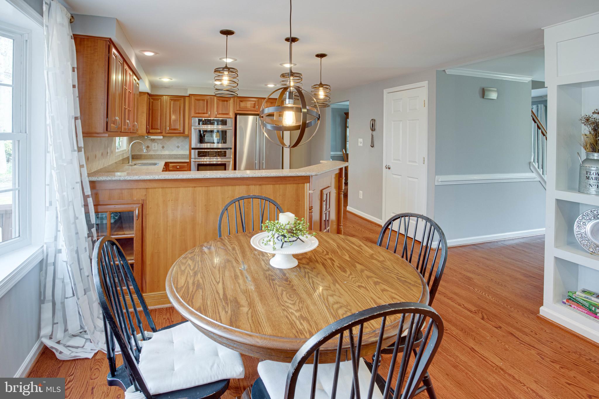 11946 Appling Valley Road Fairfax, VA 22030 - Photo 15 of 58 Breakfast area with bay window overlooking deck