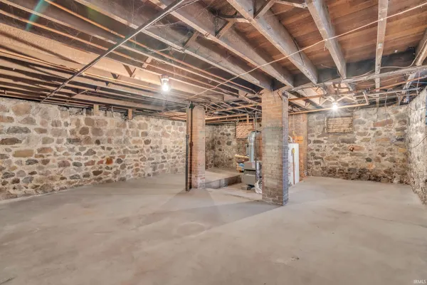 $213,500 | 208 South Morton Street, Kendallville, IN 46755