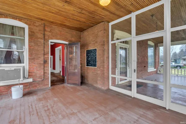 $213,500 | 208 South Morton Street, Kendallville, IN 46755