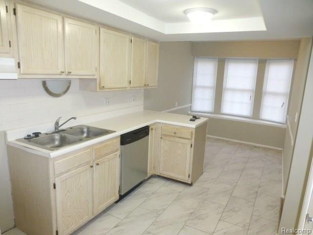 21594 Hidden Rivers Drive South Southfield, MI 48033 - Photo 2 of 16