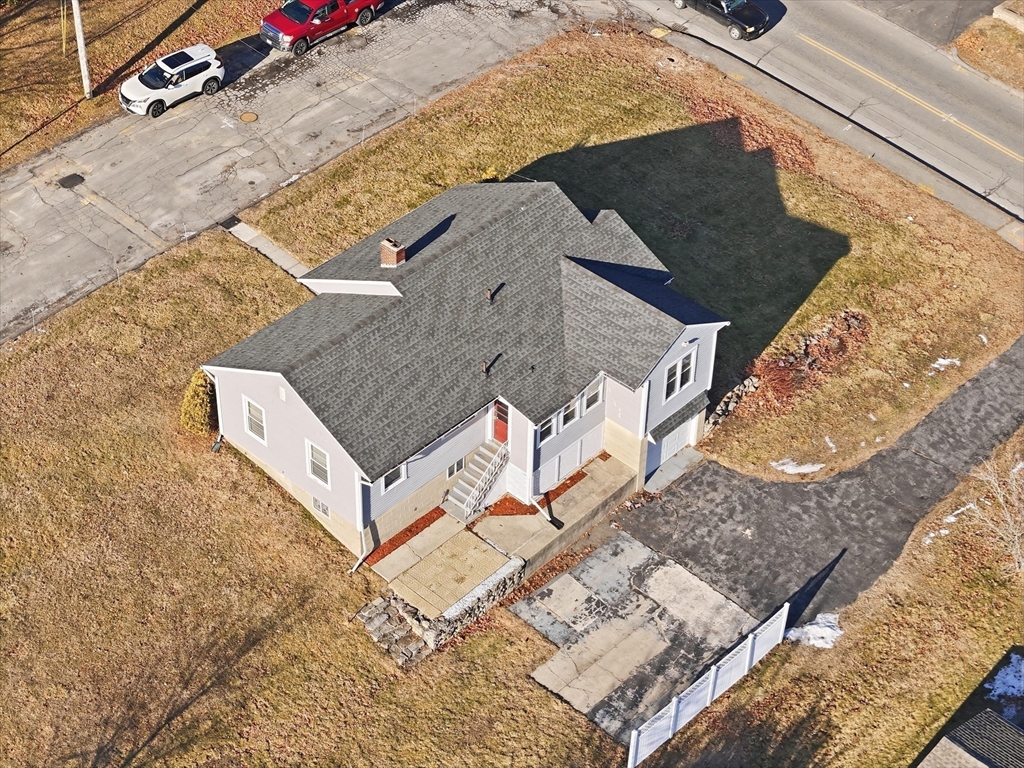 2 Oak Knoll Road Methuen, MA 01844 - Photo 3 of 41 Gallery Image 3