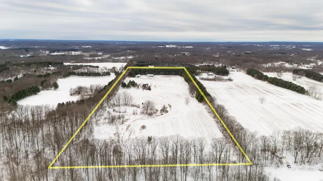 $898,500 | 8475 Gurd Road, Dowling, MI 49050
