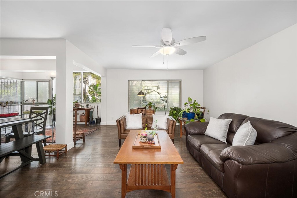 1604 2nd Street, Unit 1A Long Beach, CA 90802 - Photo 7 of 20 Living and Dining Rooms.