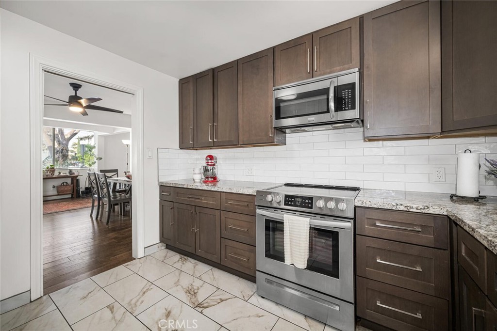 1604 2nd Street, Unit 1A Long Beach, CA 90802 - Photo 10 of 20 Kitchen.