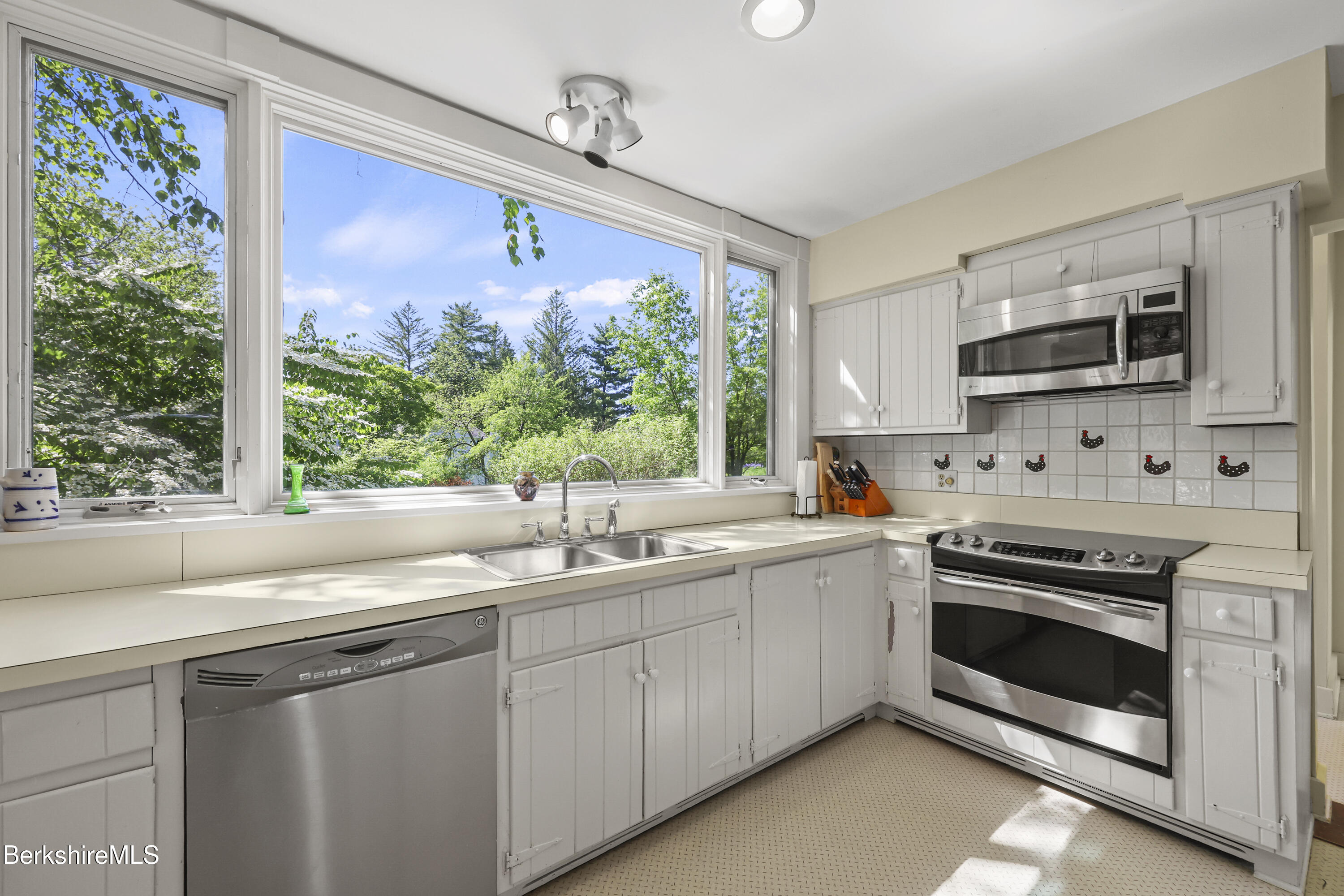 214 Gale Road Williamstown, MA 01267 - Photo 31 of 96 Kitchen with view