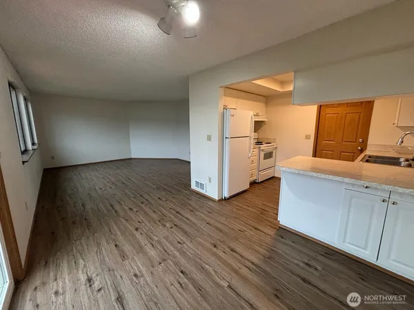 $2,485 | 15719 63rd St Court East, Sumner, WA 98390