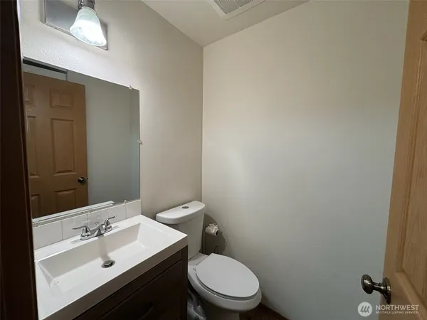 $2,485 | 15719 63rd St Court East, Sumner, WA 98390