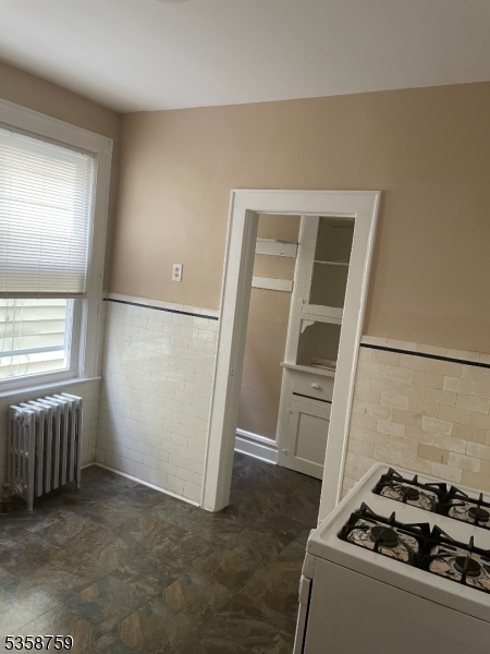 32 Underwood Street, Unit 1 Newark, NJ 07106 - Photo 6 of 8 a room with furniture and a window