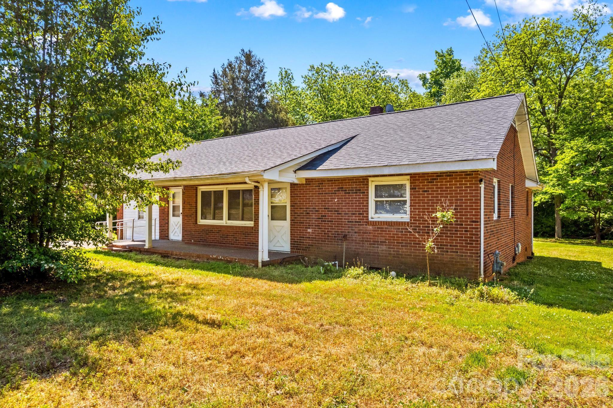 835 Maple Avenue Salisbury, NC 28144 - Photo 2 of 48 a view of a yard in front of a house with a large tree