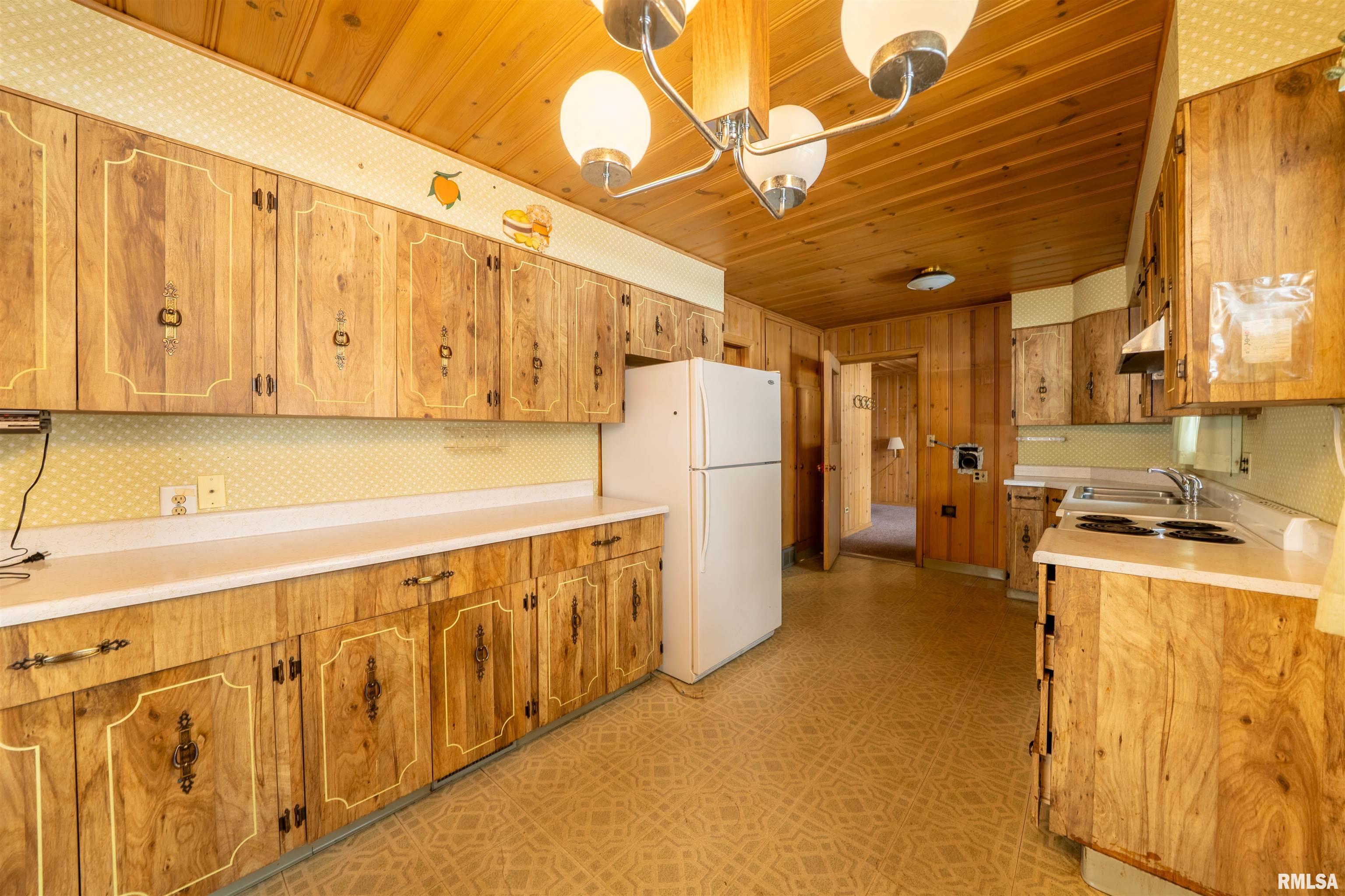 2327 North Prospect Road Peoria, IL 61603 - Photo 11 of 30