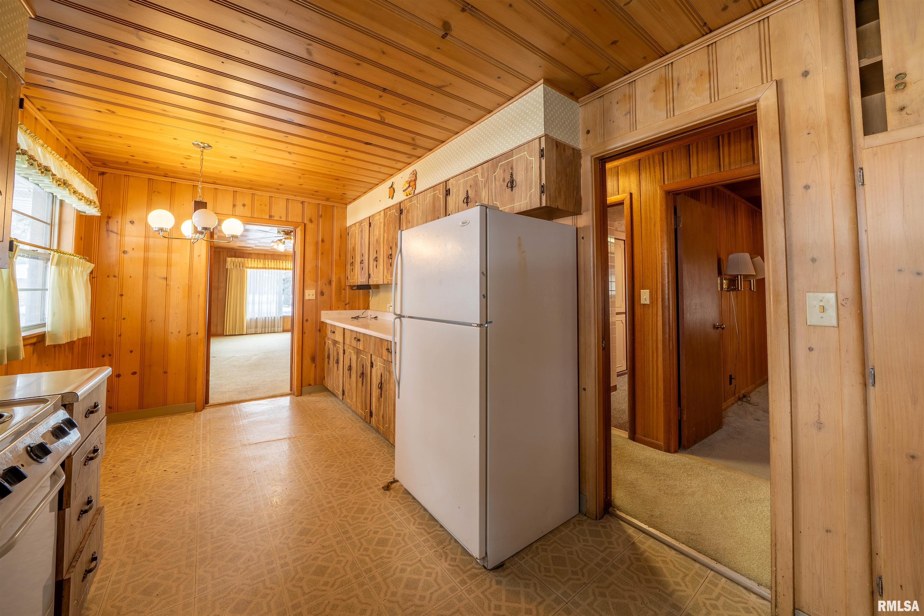 2327 North Prospect Road Peoria, IL 61603 - Photo 12 of 30