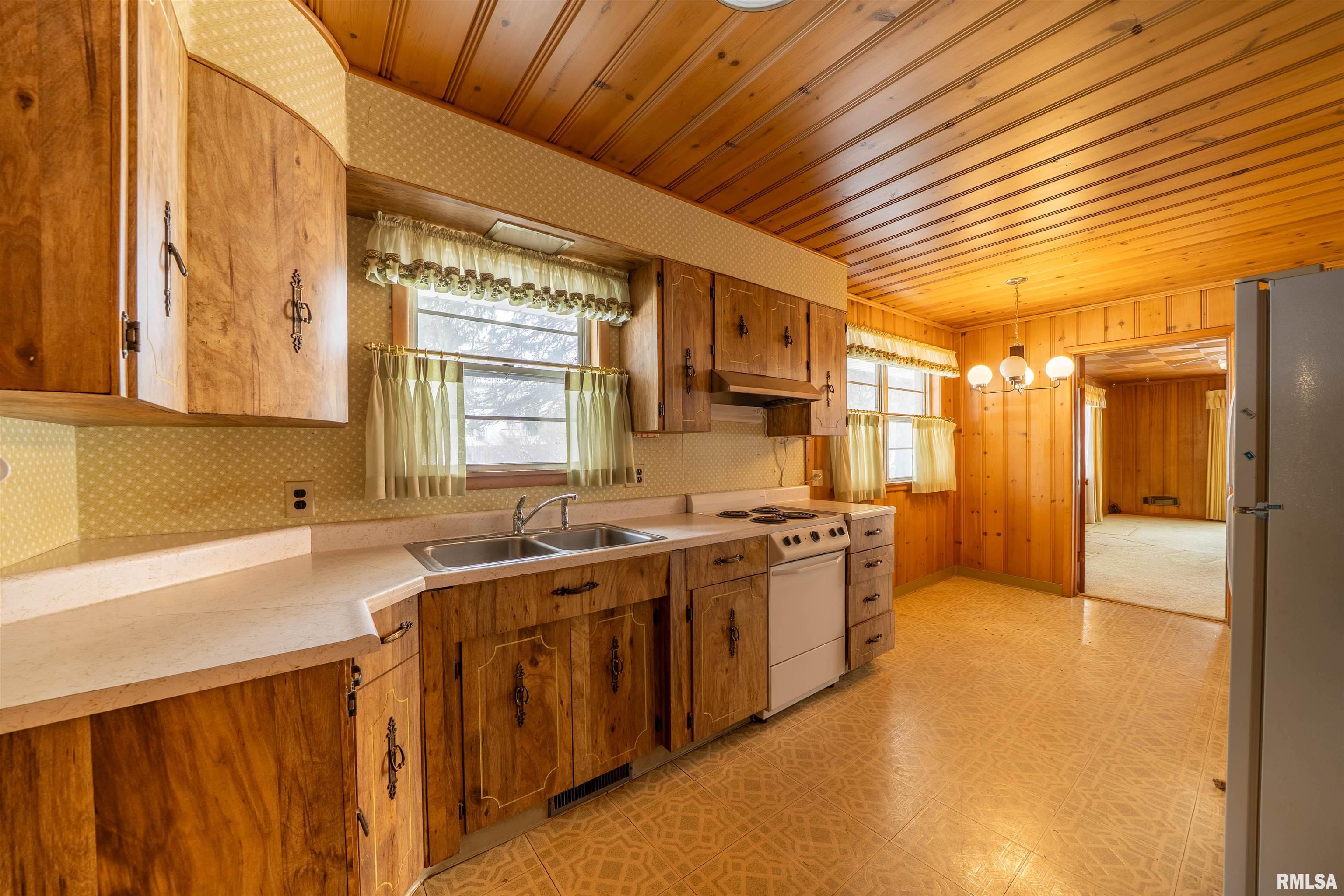 2327 North Prospect Road Peoria, IL 61603 - Photo 13 of 30