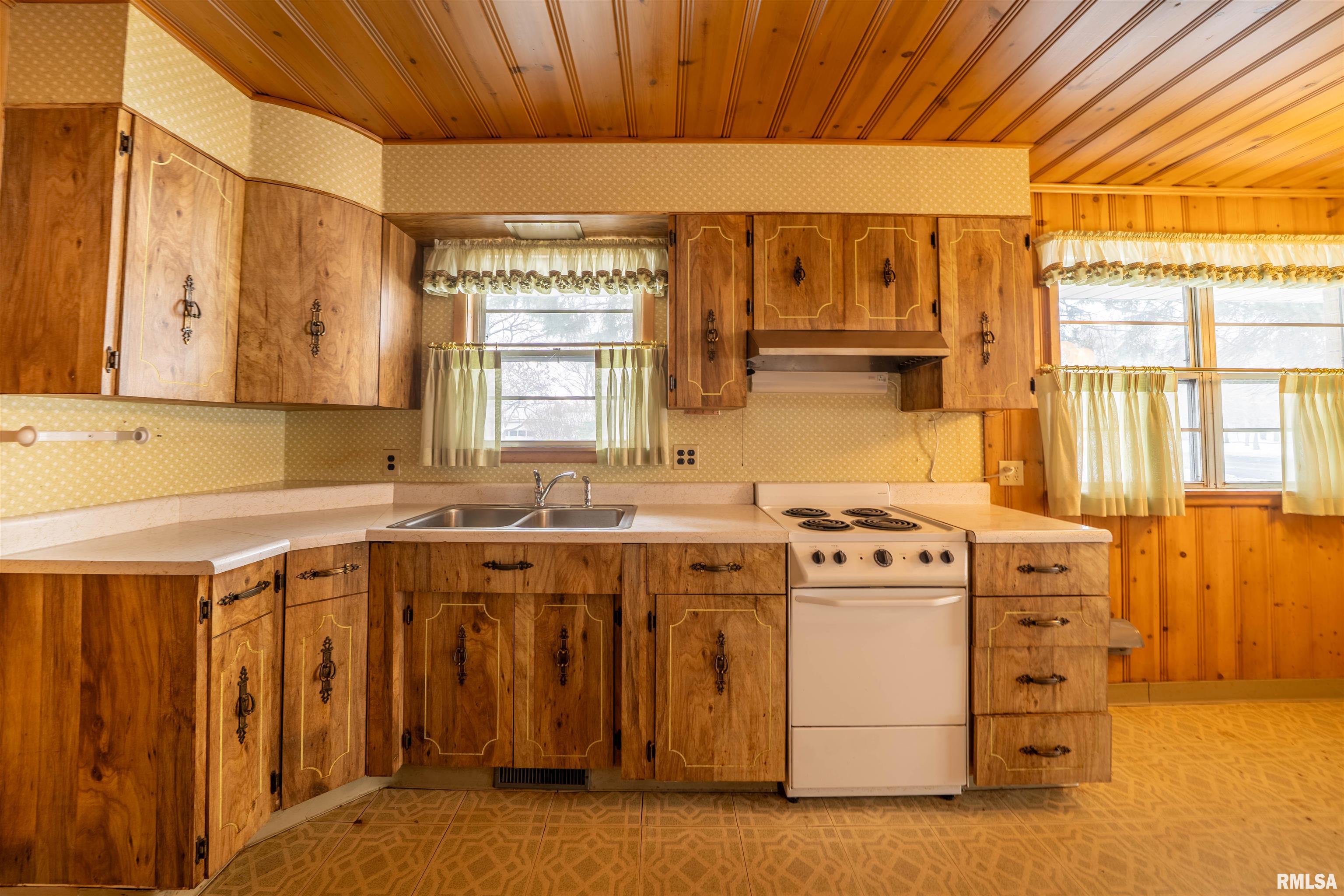 2327 North Prospect Road Peoria, IL 61603 - Photo 14 of 30