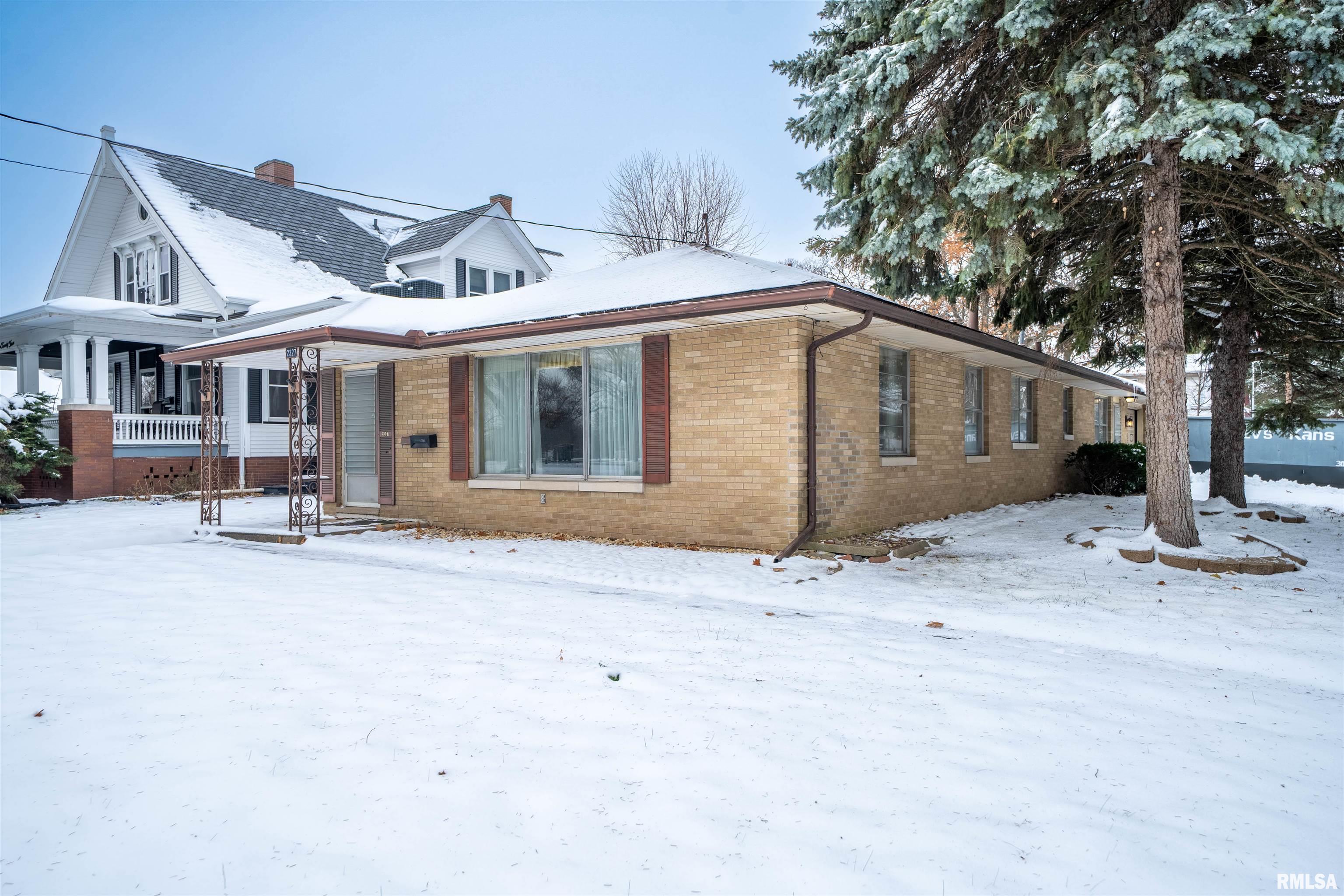 2327 North Prospect Road Peoria, IL 61603 - Photo 3 of 30