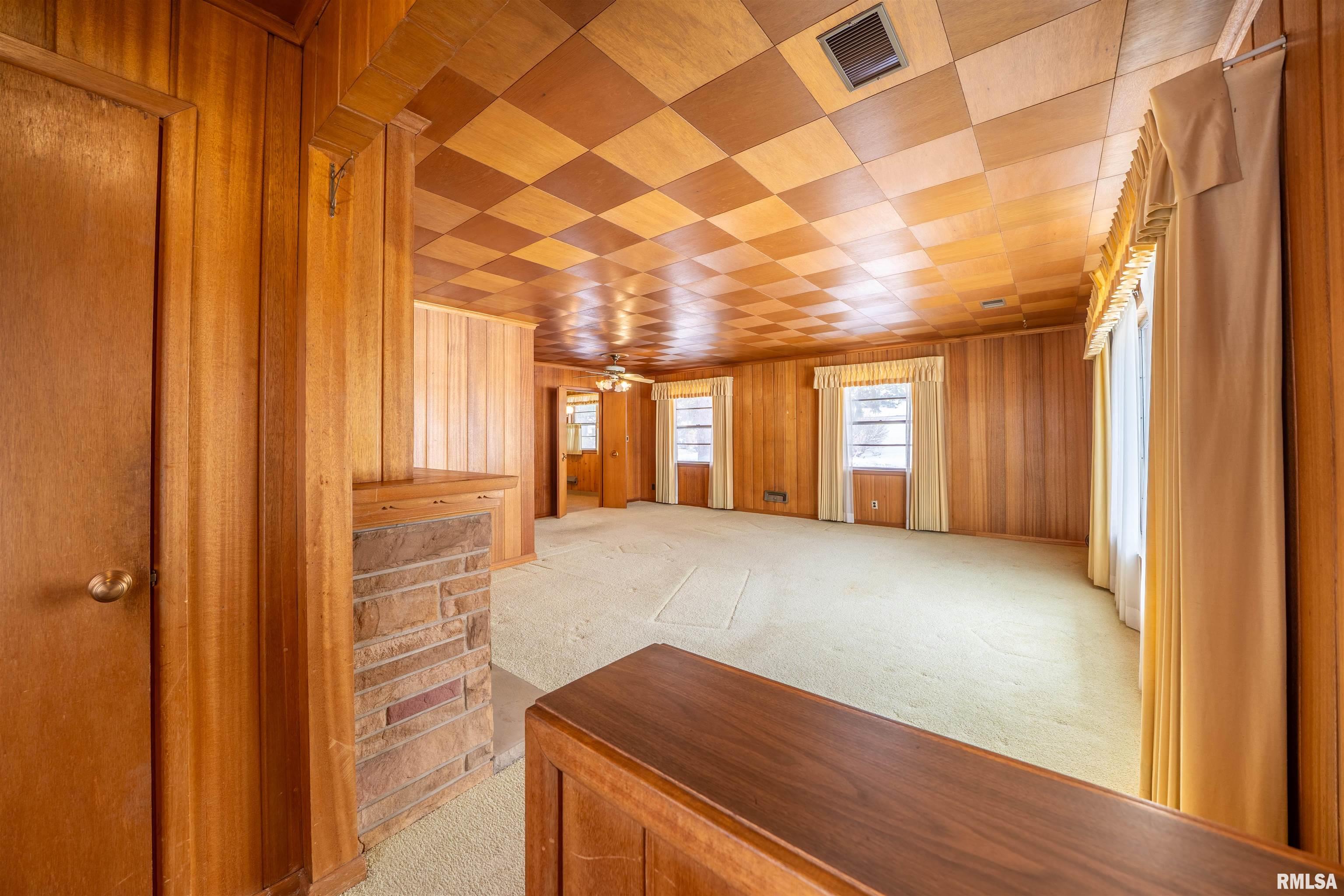 2327 North Prospect Road Peoria, IL 61603 - Photo 4 of 30