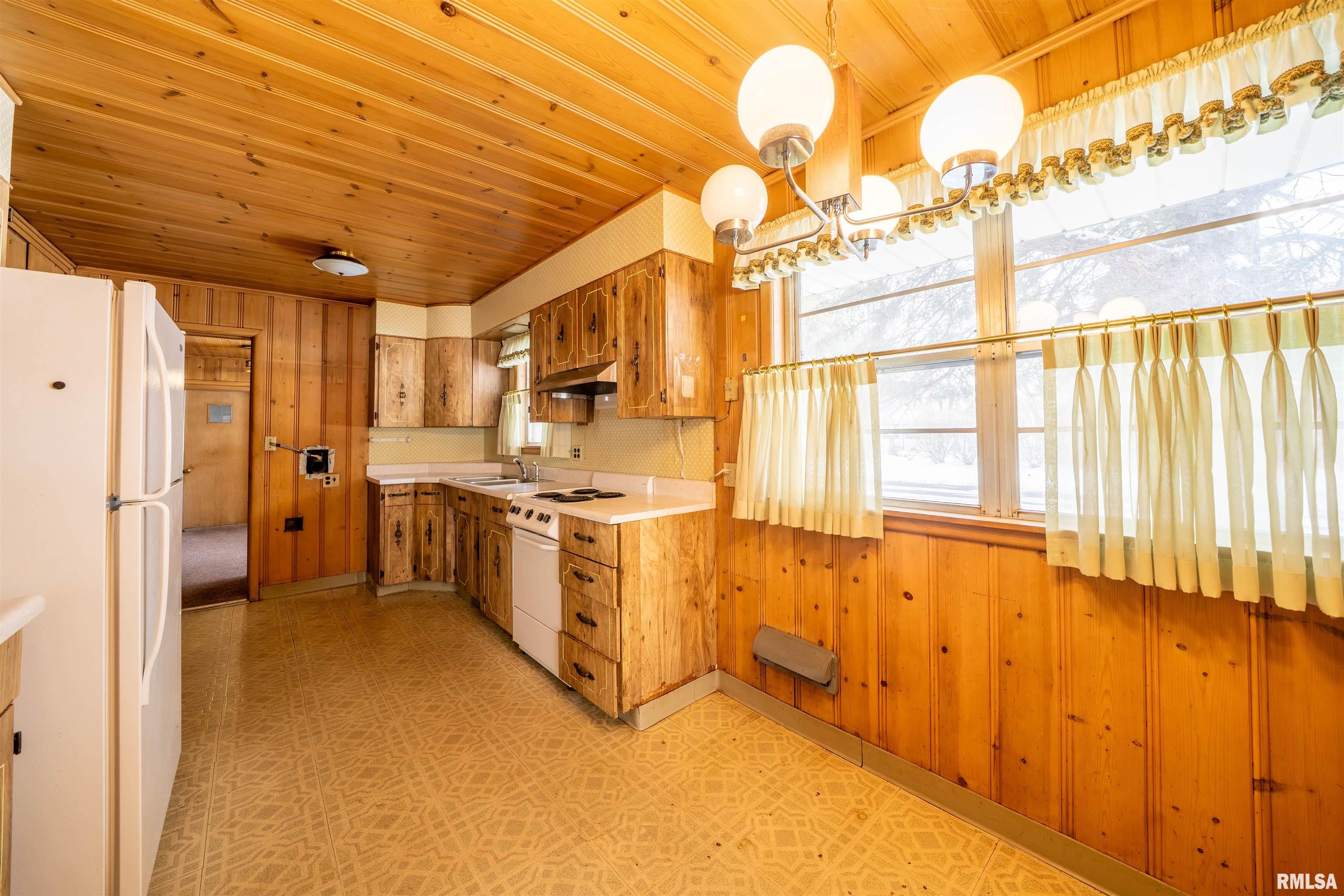 2327 North Prospect Road Peoria, IL 61603 - Photo 10 of 30