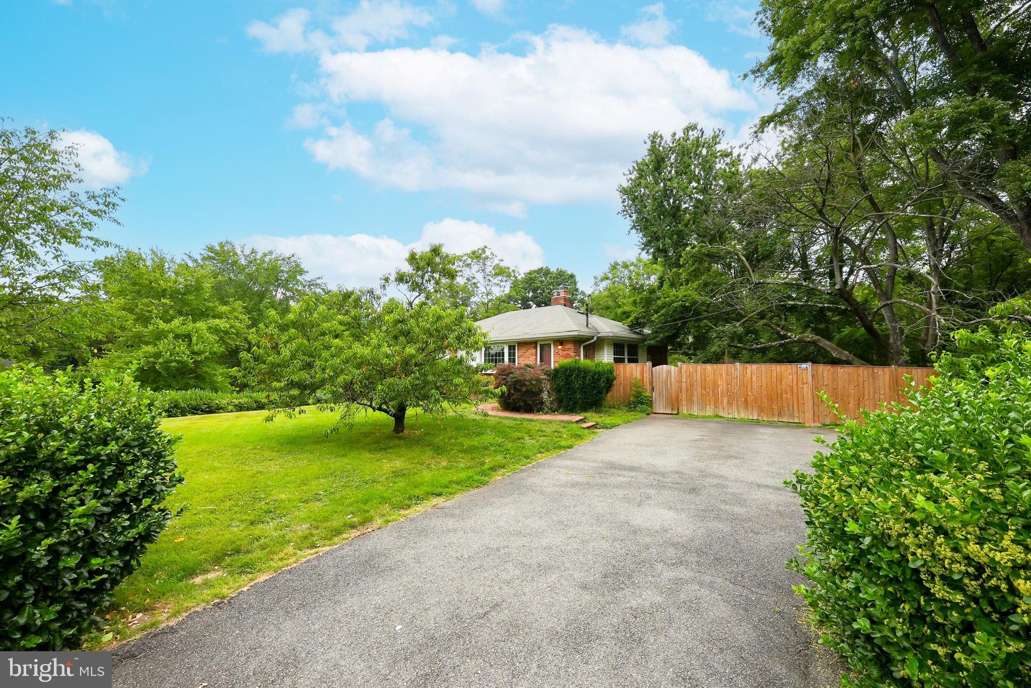 7903 Wellington Road Alexandria, VA 22308 - Photo 2 of 35