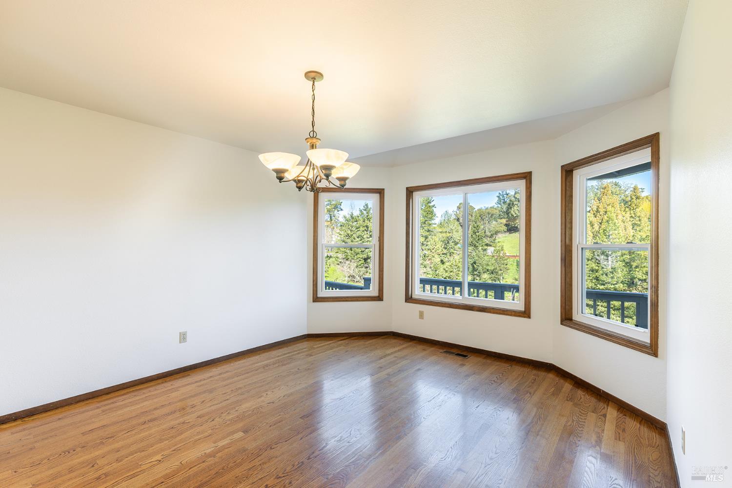 324 Burgundy Road Healdsburg, CA 95448 - Photo 17 of 52 Formal dining room