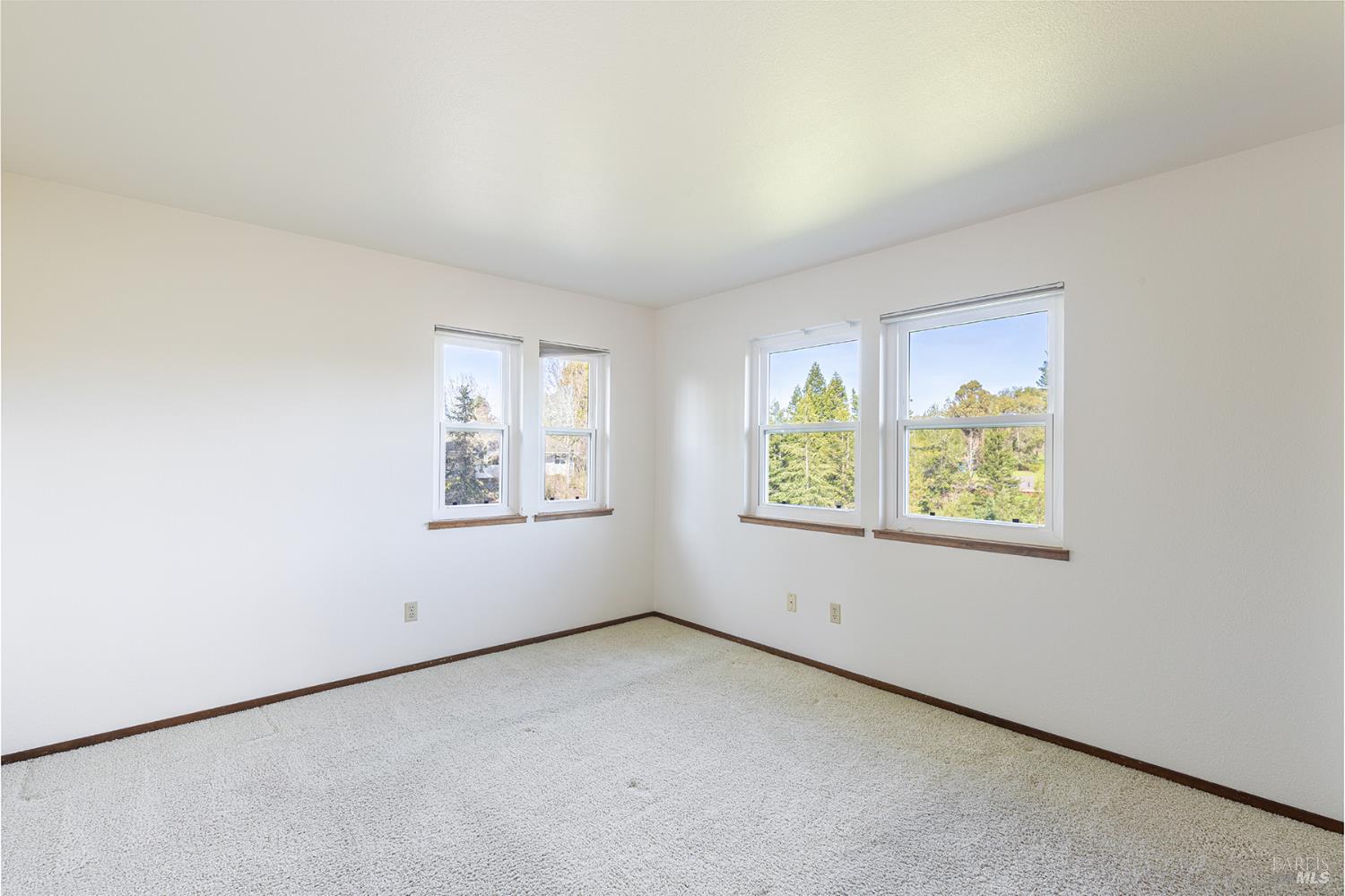 324 Burgundy Road Healdsburg, CA 95448 - Photo 32 of 52 Secondary bedroom