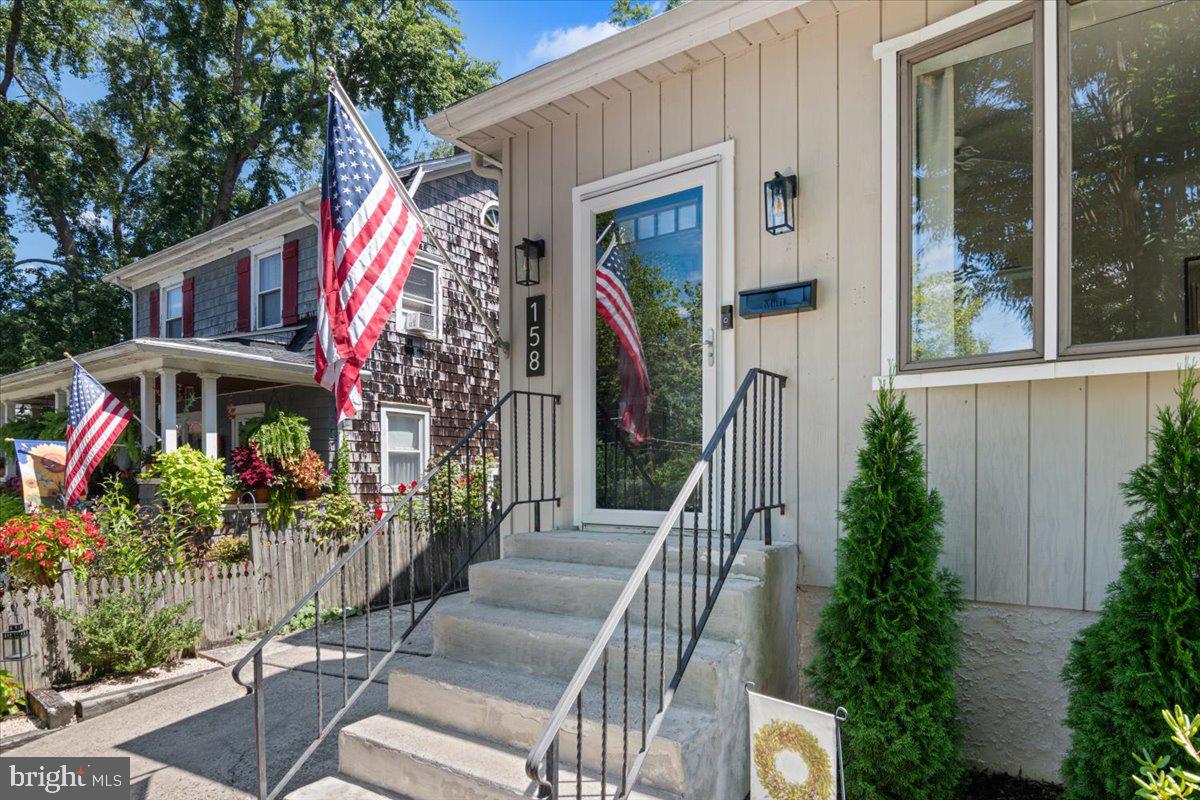 Charming entrance with patriotic flair.