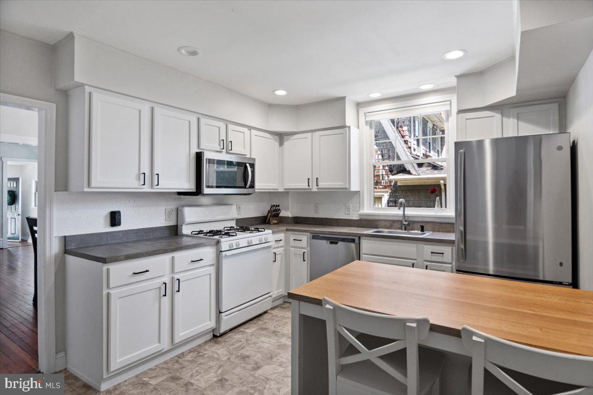 158 Lafayette Road Audubon, NJ 08106 - Photo 13 of 29 Bright and modern kitchen oasis.
