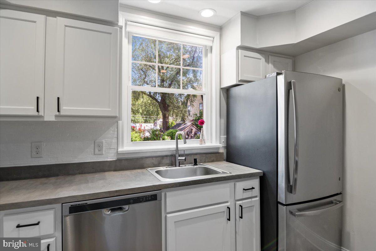 158 Lafayette Road Audubon, NJ 08106 - Photo 16 of 29 Bright kitchen with modern finishes.