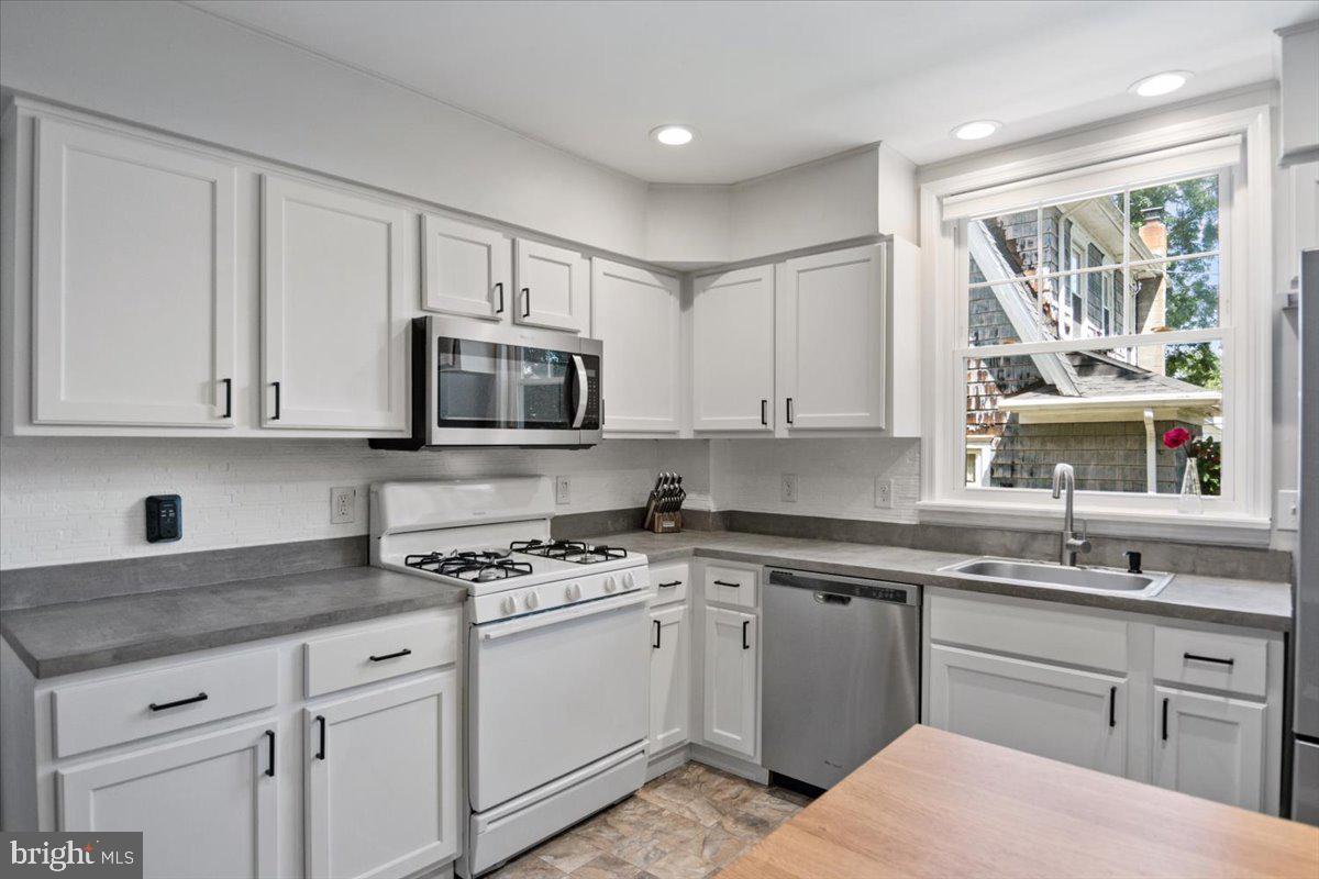 158 Lafayette Road Audubon, NJ 08106 - Photo 17 of 29 Bright and modern kitchen oasis.