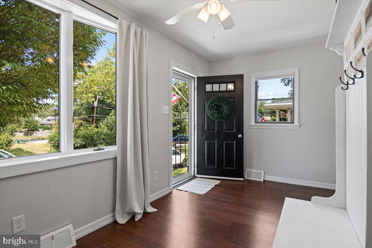 158 Lafayette Road Audubon, NJ 08106 - Photo 5 of 29 Bright entryway with welcoming charm.