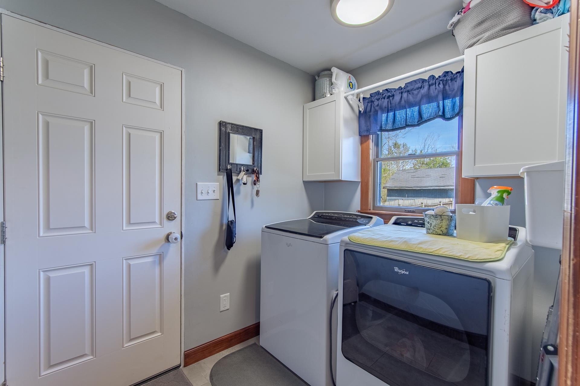 255 Easley Loop Savannah, TN 38372 - Photo 23 of 40 a kitchen that has a sink a stove and cabinets