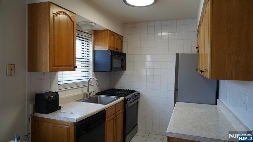 403 Anderson Avenue, Unit 4B Fairview, NJ 07022 - Photo 4 of 12