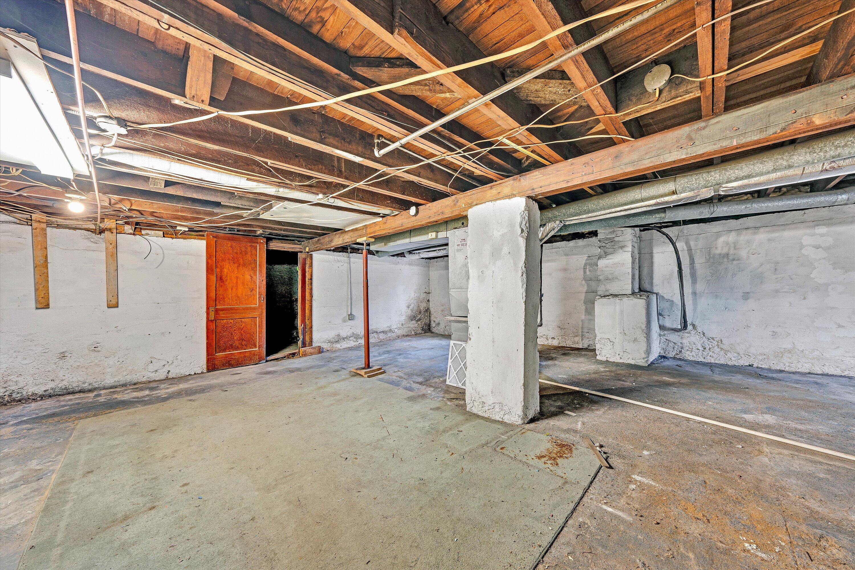 1609 6th Street Southwest Roanoke, VA 24016 - Photo 30 of 43 a view of an empty room