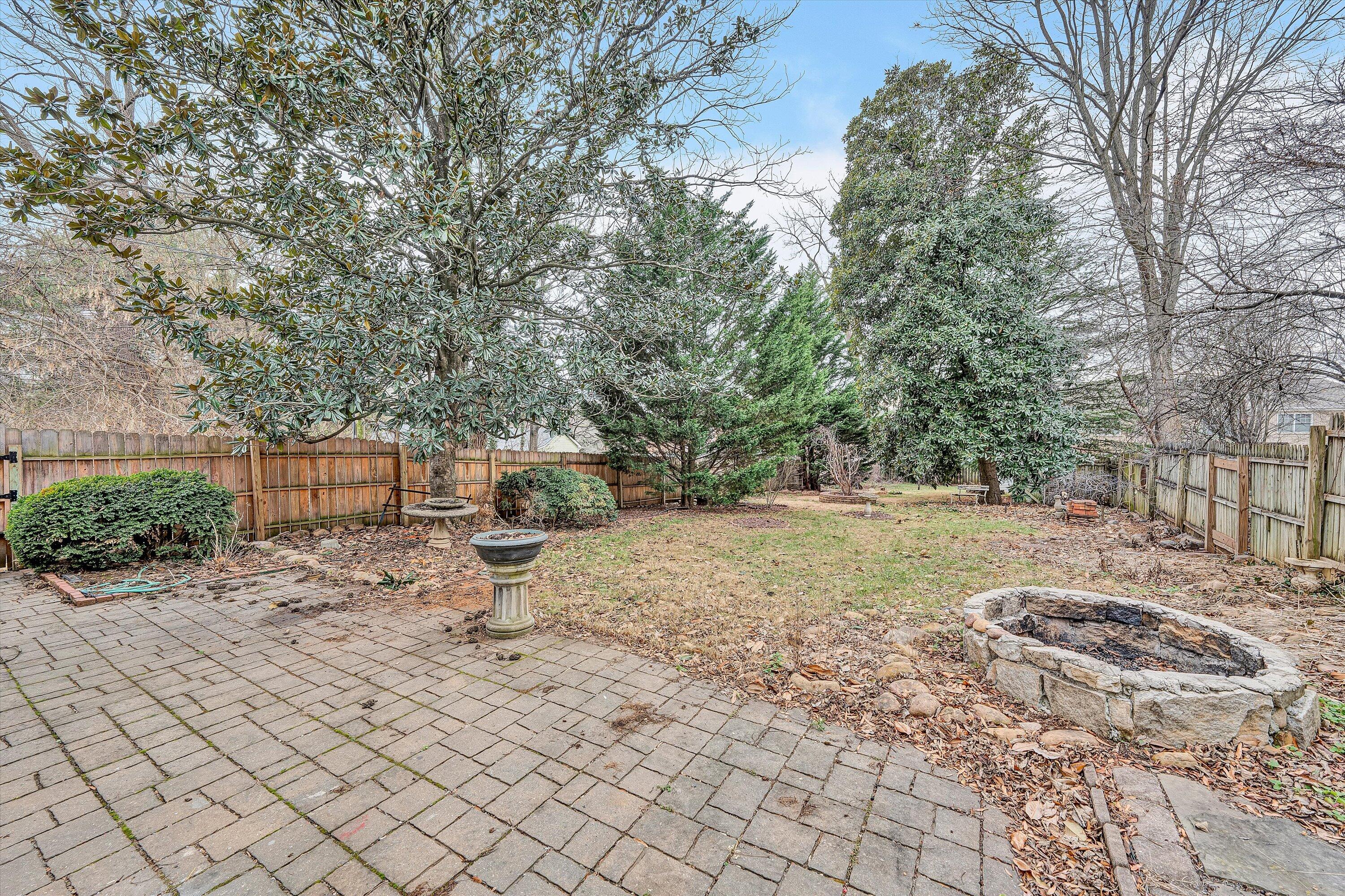 1609 6th Street Southwest Roanoke, VA 24016 - Photo 32 of 43 a view of a backyard with trees