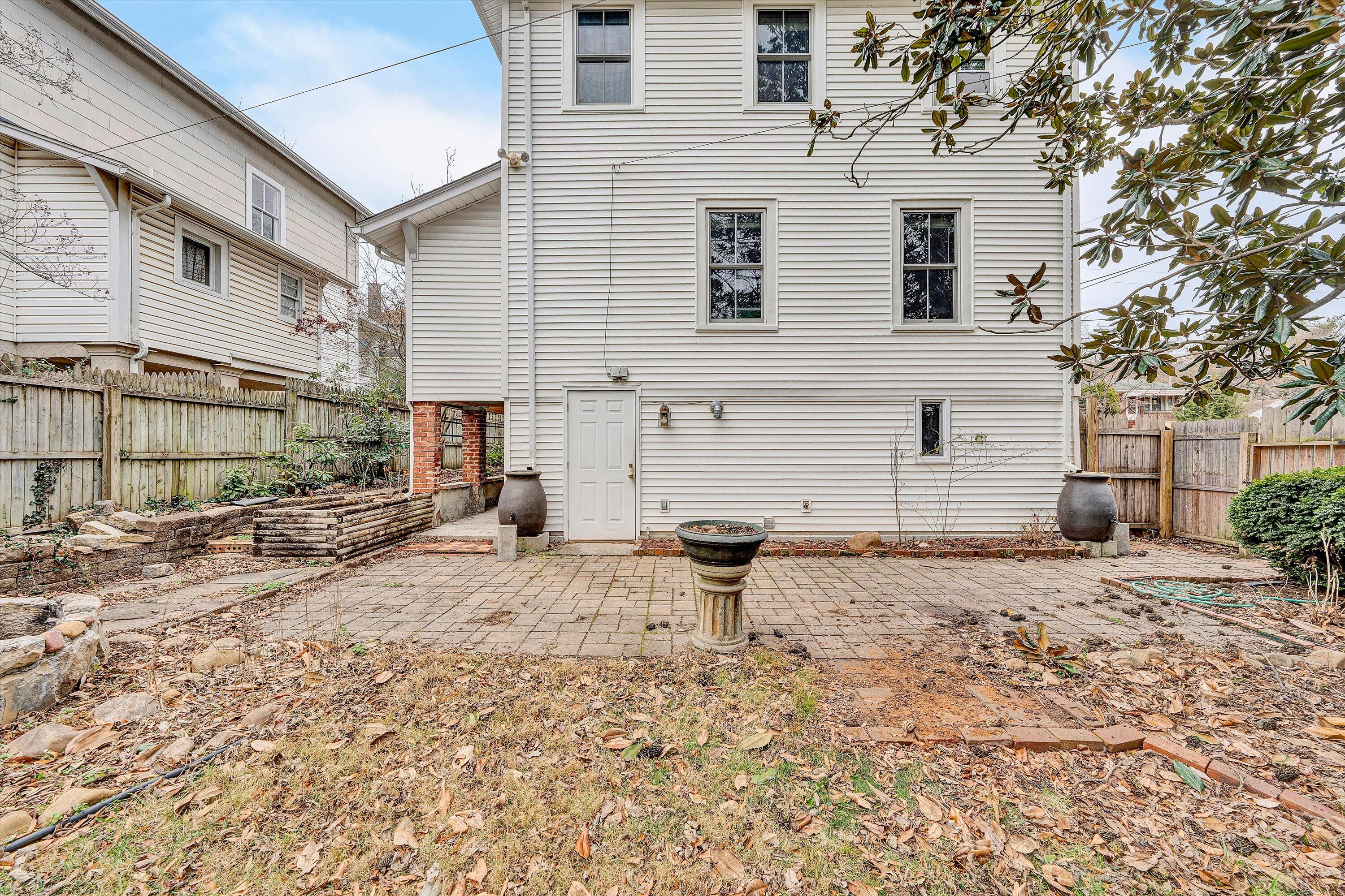 1609 6th Street Southwest Roanoke, VA 24016 - Photo 33 of 43 a front view of a house with a yard