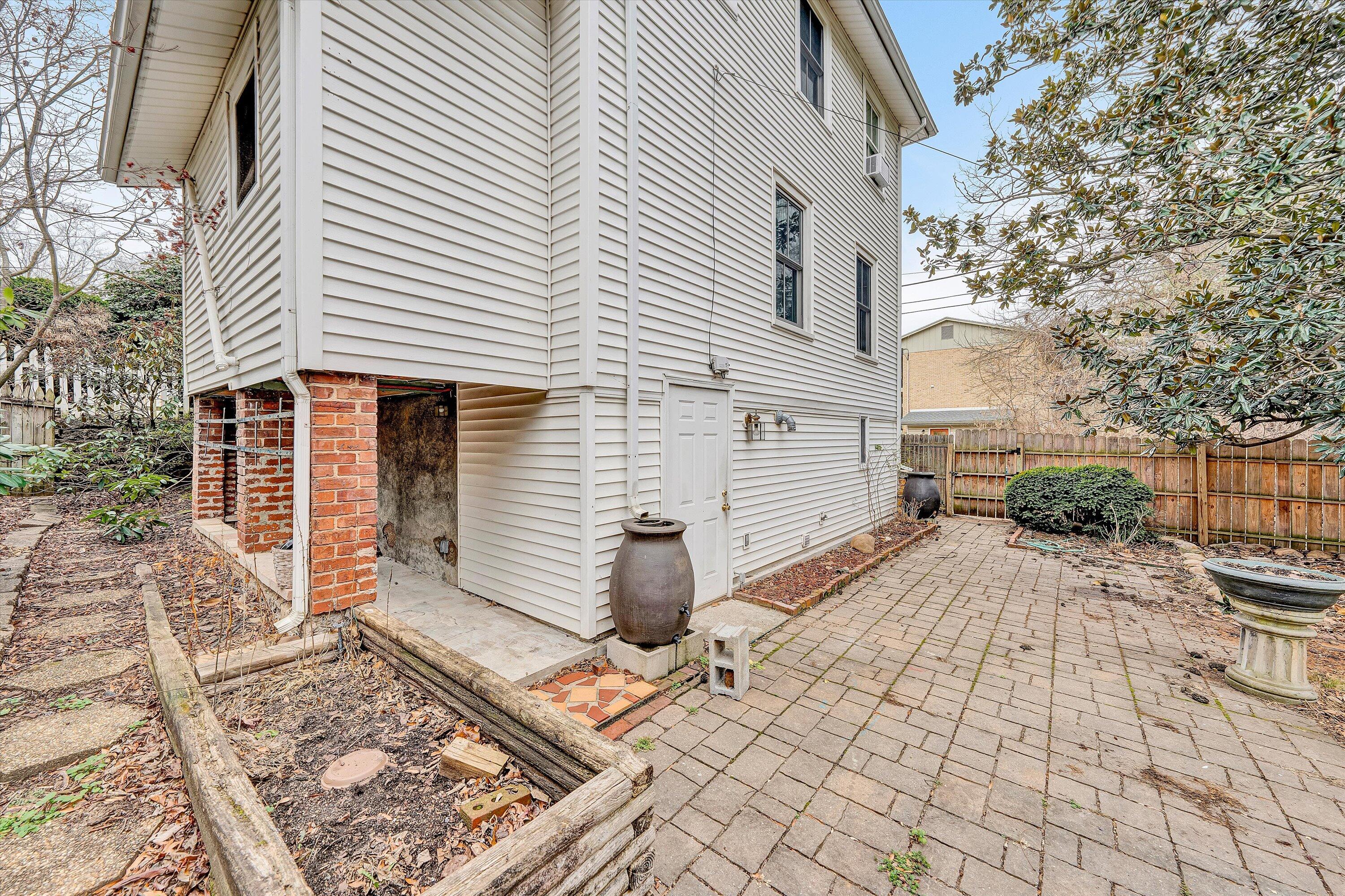1609 6th Street Southwest Roanoke, VA 24016 - Photo 36 of 43 a view of a back yard of the house